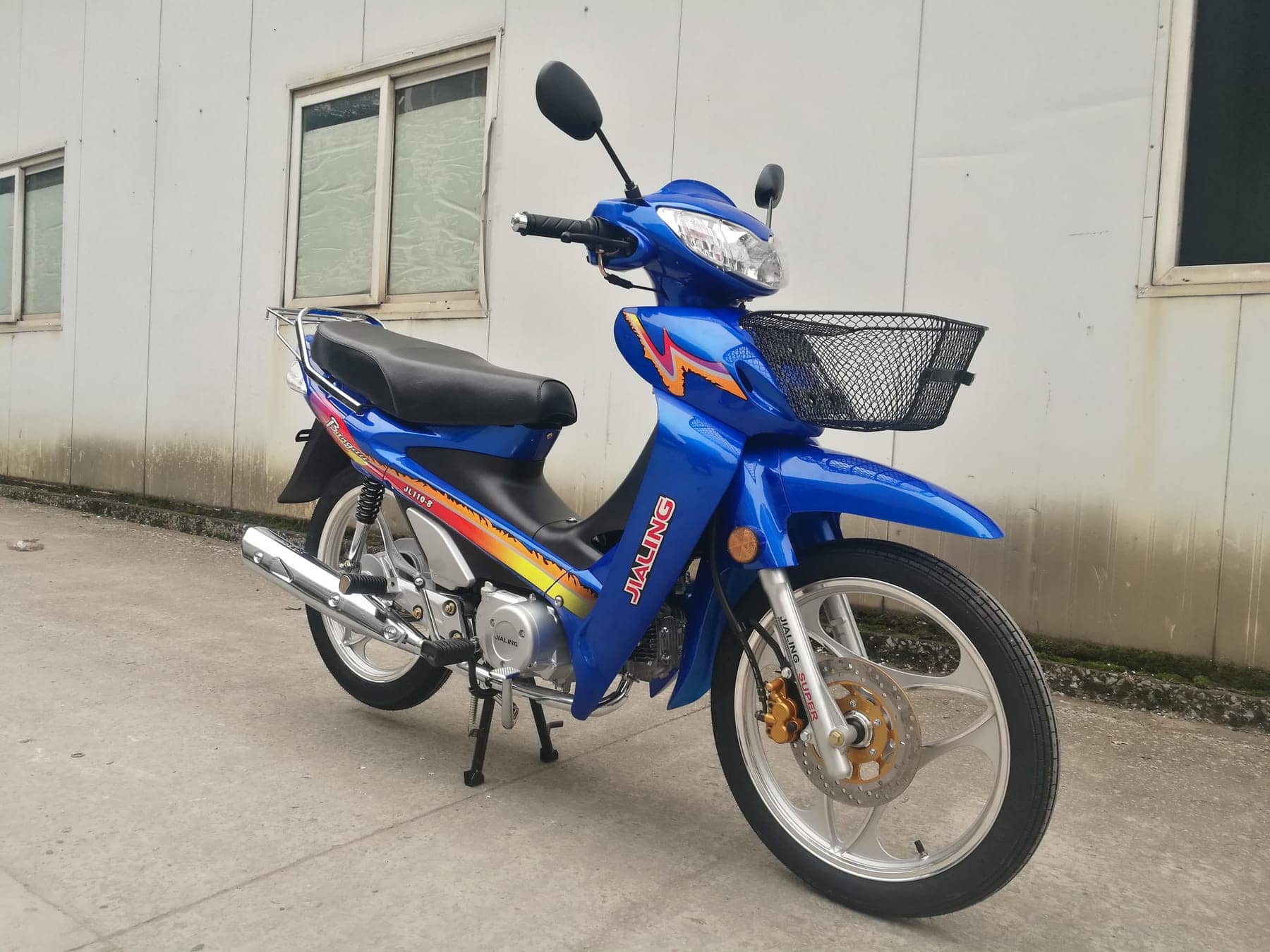 Jialing Bangau en situation, moto Jialing en Tunisie
